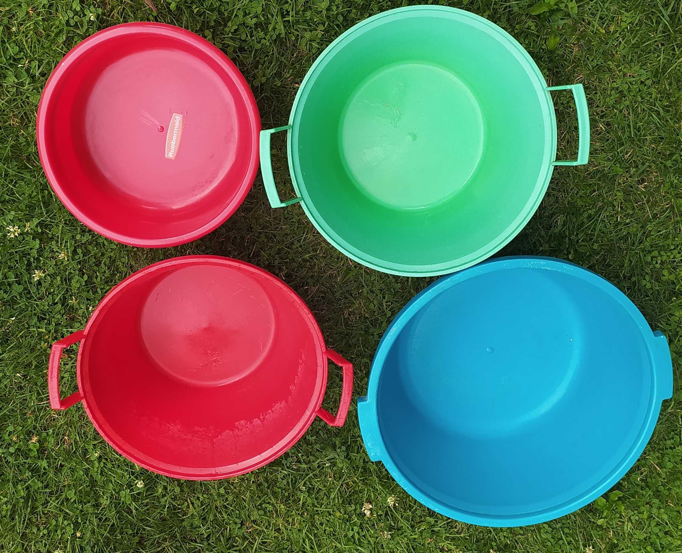 Duży zestaw akcesoriów łazienkowych plastikowych