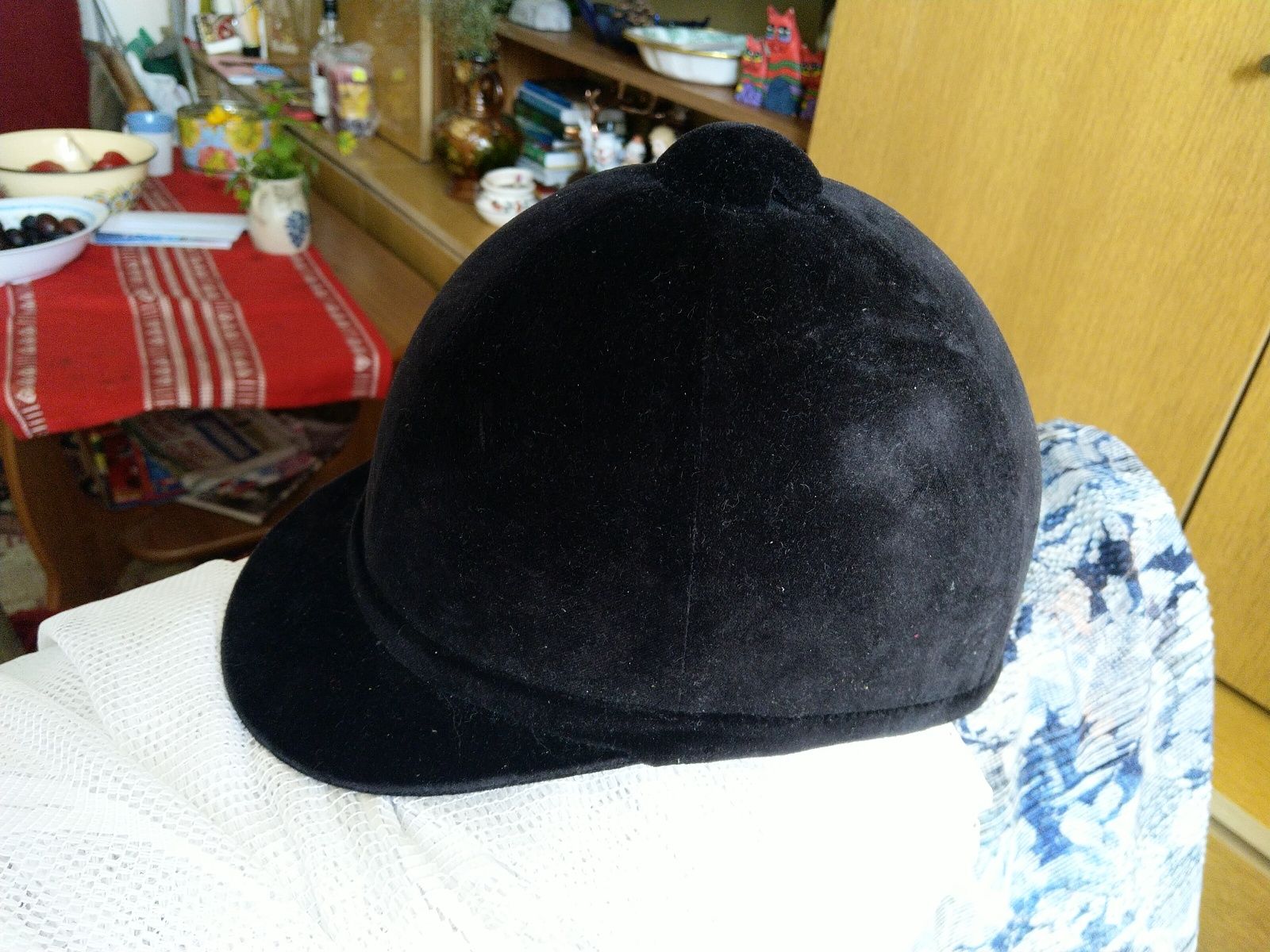 Kask jeździecki Charles Owen.