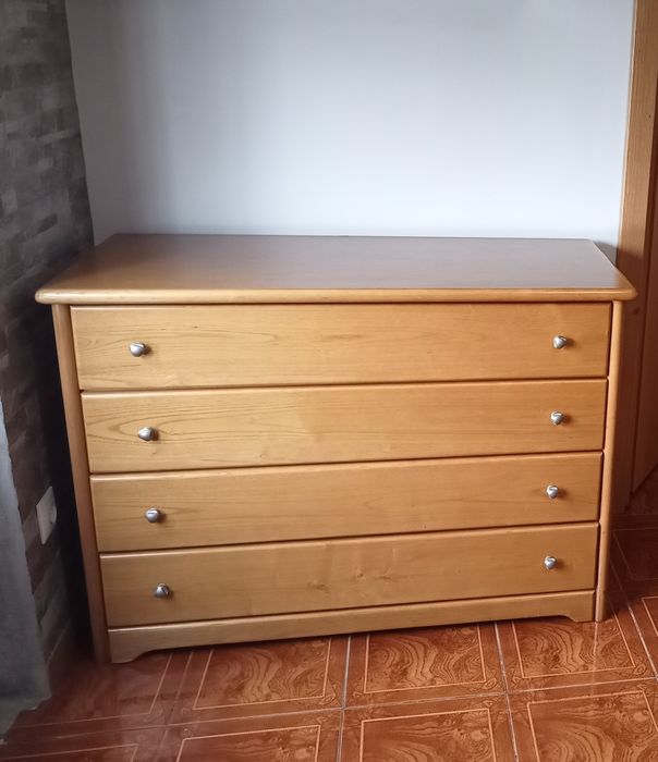 Cómoda madeira maciça