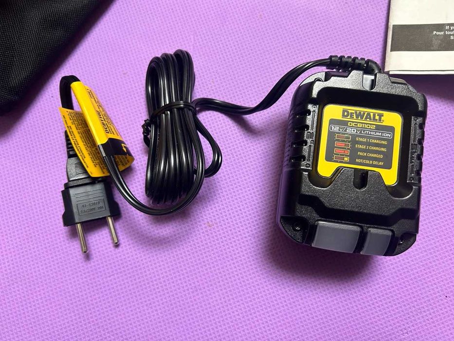 Безщітковий шуруповерт DeWalt DCD800P1 20V