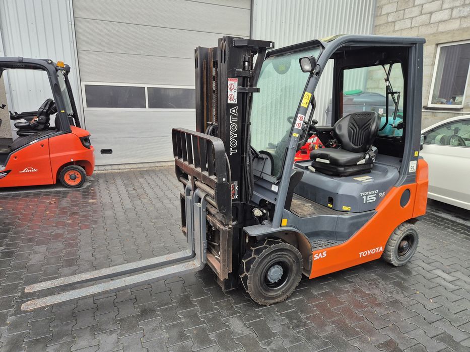 Wózek widłowy TOYOTA 8FGF15, triplex, przesuw, 4 sekcje, terenowy