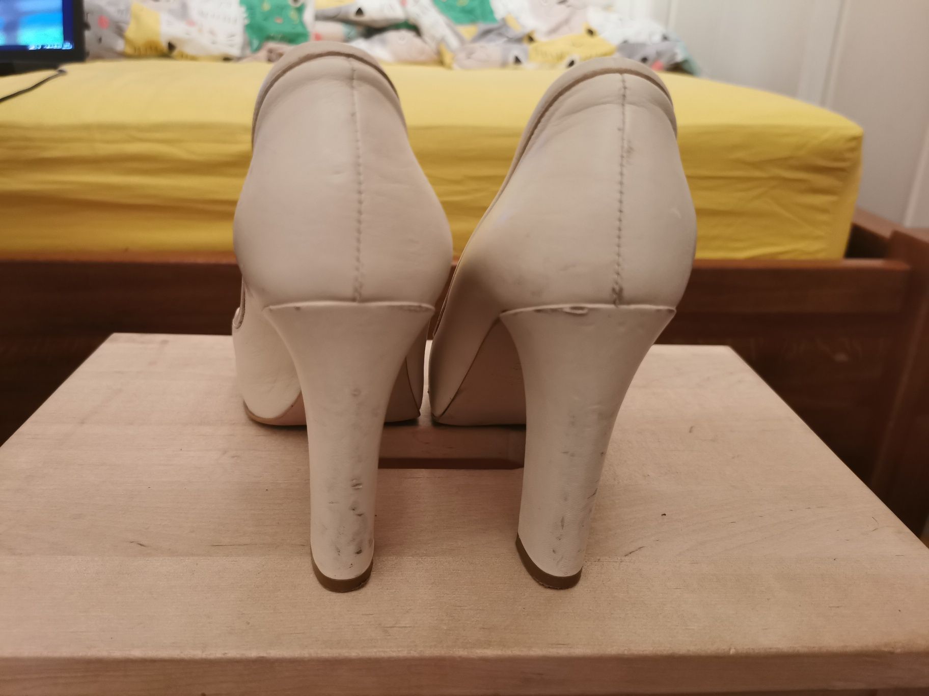 Buty na obcasie szpilki czółenka skórzane Gino Rossi r. 38