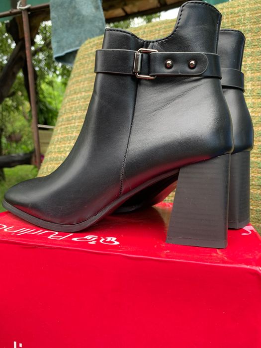 Ботинки жіночі чорні  на каблуку