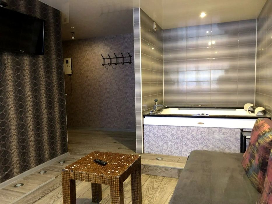 Печерськ 2 кімнатна квартира   з величезною джакузі хозяин печерск