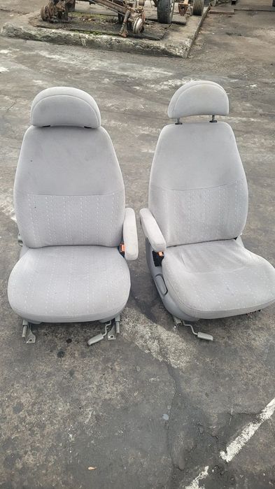 FOTELE OBROTOWE SHARAN