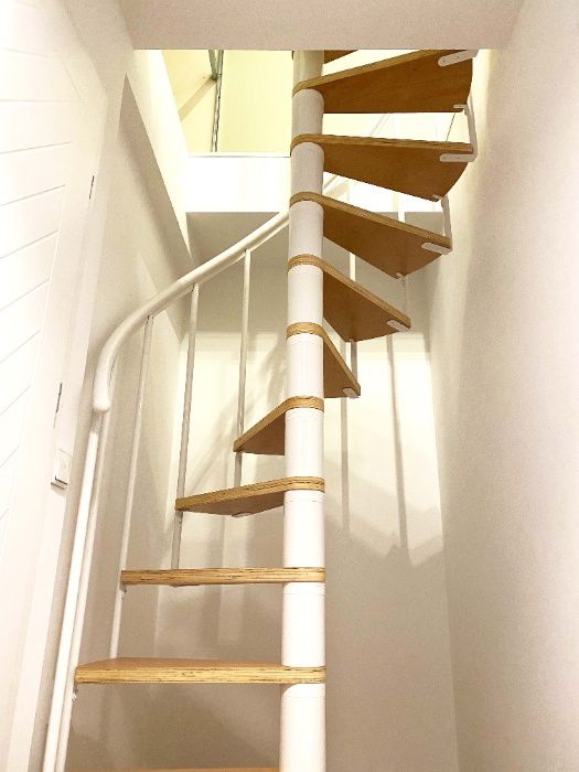 Nowoczesne schody spiralne Las Vegas Biel /BUK fi 140 cm