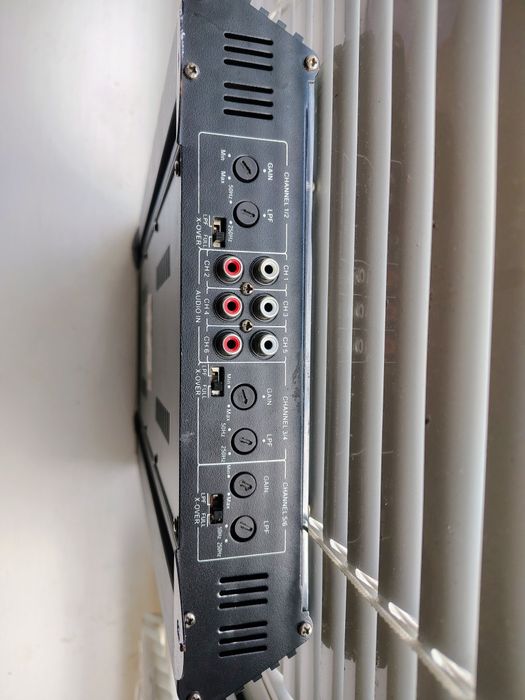 AUNA 600WATTS підсилювач автомобільний 6-канальний.
