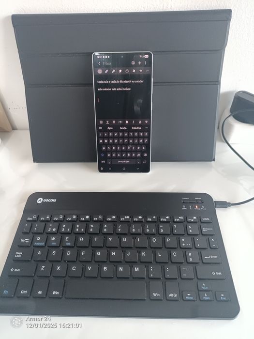 Capa com teclado para tablet GOODIS