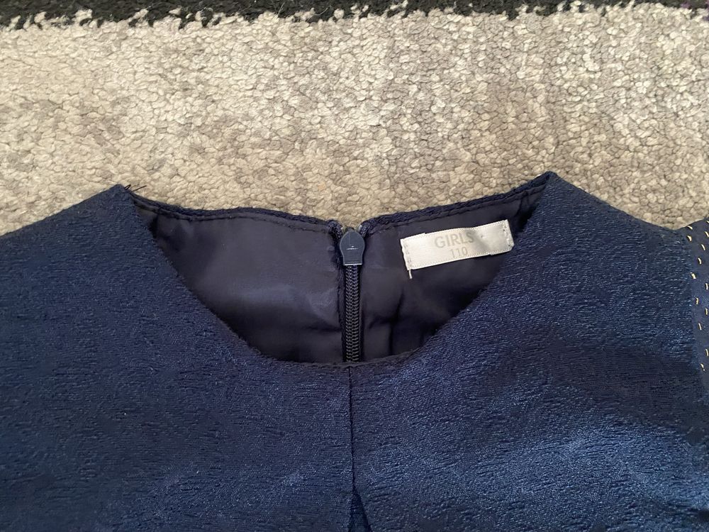 Granatowa, elegancka sukienka r.110 dla dziewczynki