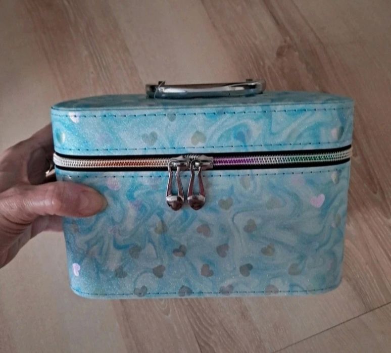 Kuferek kosmetyczka nowa