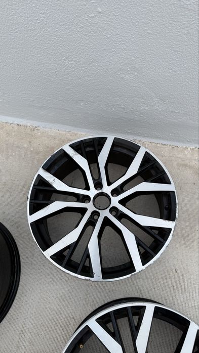 Vendo jantes 19 golf 7 gti originais!!