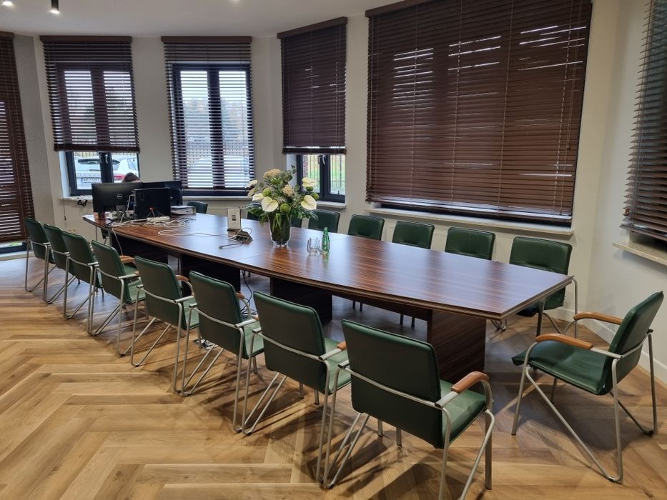 Krzesła + stół do sali konferencyjnej