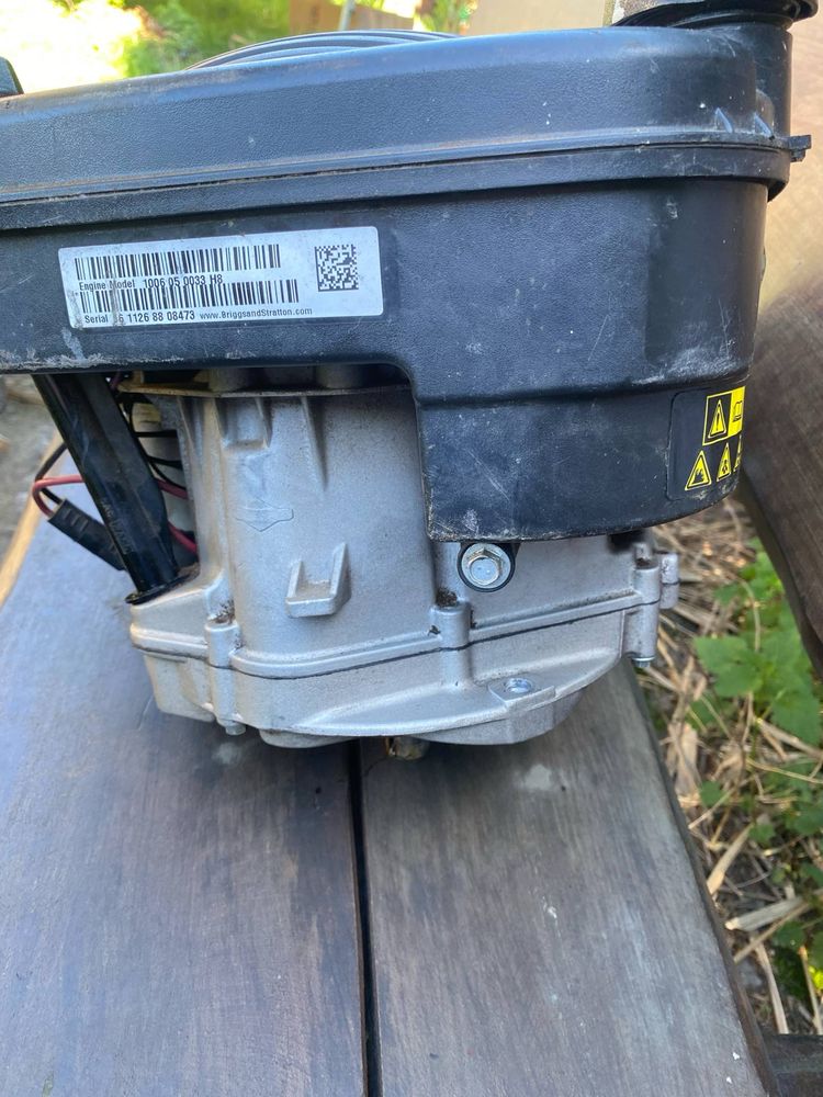 Silnik do kosiarki Briggs &stratton 775is instant