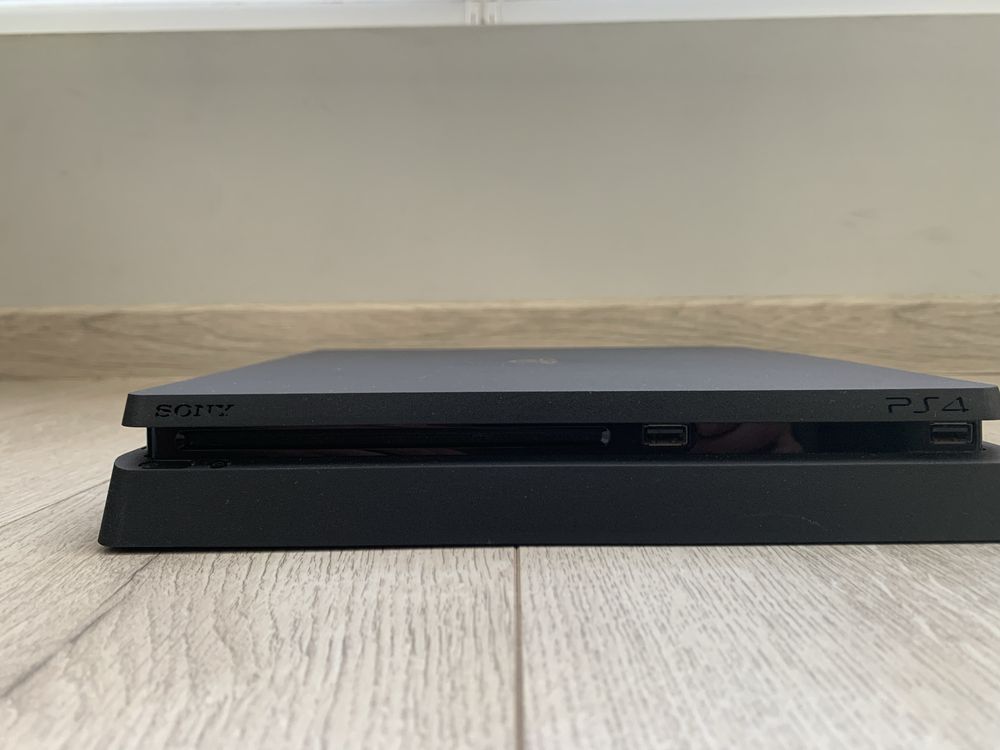 Playstatiaon 4 slim 1tb, Ідеальний стан, повний комплект.