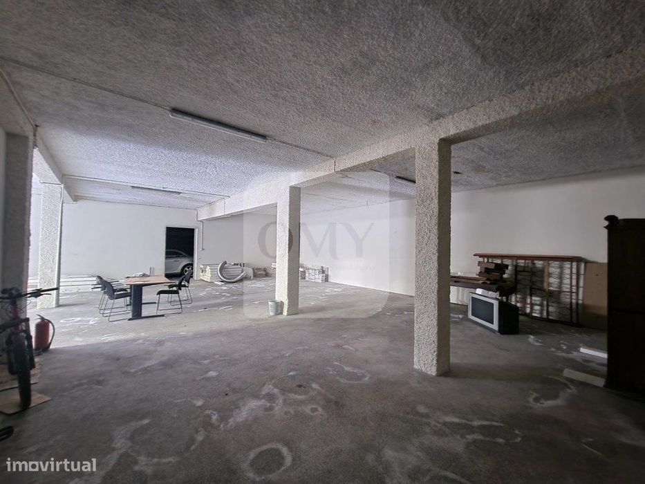 Armazém com 291,33 m2 ao Nosso Shoping em Vila Real