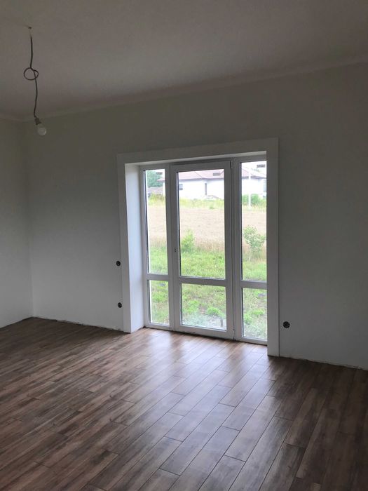 поклейка шпалер,фарбування стін, штукатурка стін, стяжка підлоги та ін