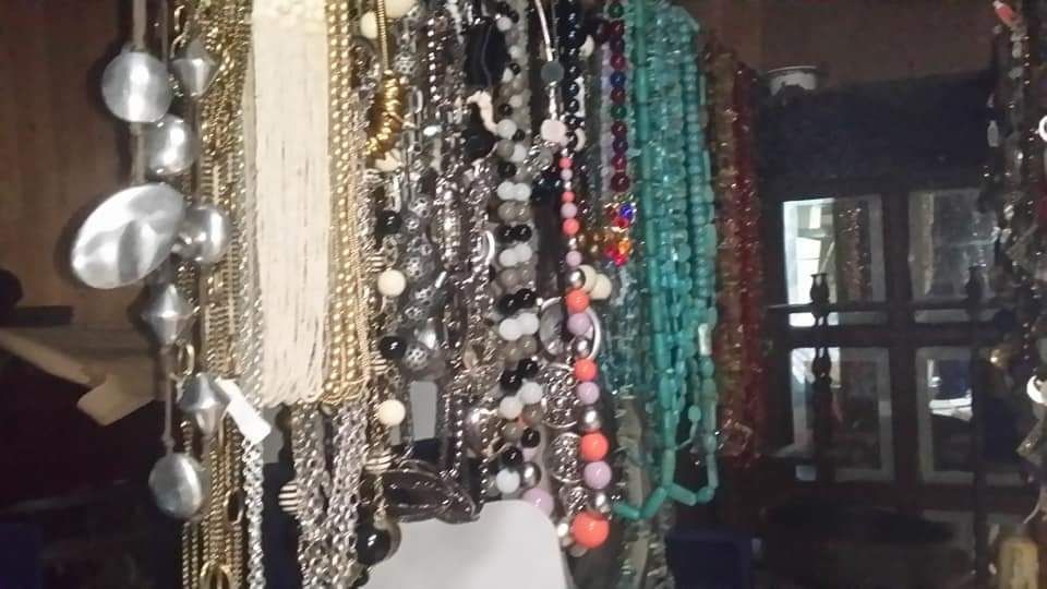 Mais de 10000 peças em bijuteria