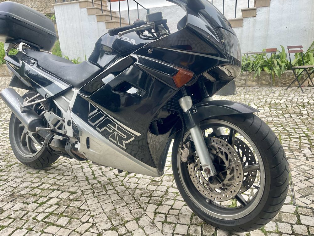 Honda VFR 750 em bom estada geral