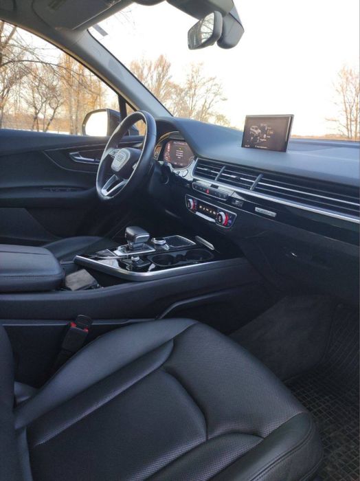 Продам AUDI Q7 2015