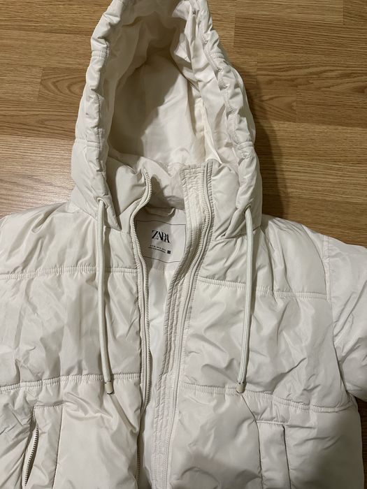 Пуховик молочний zara