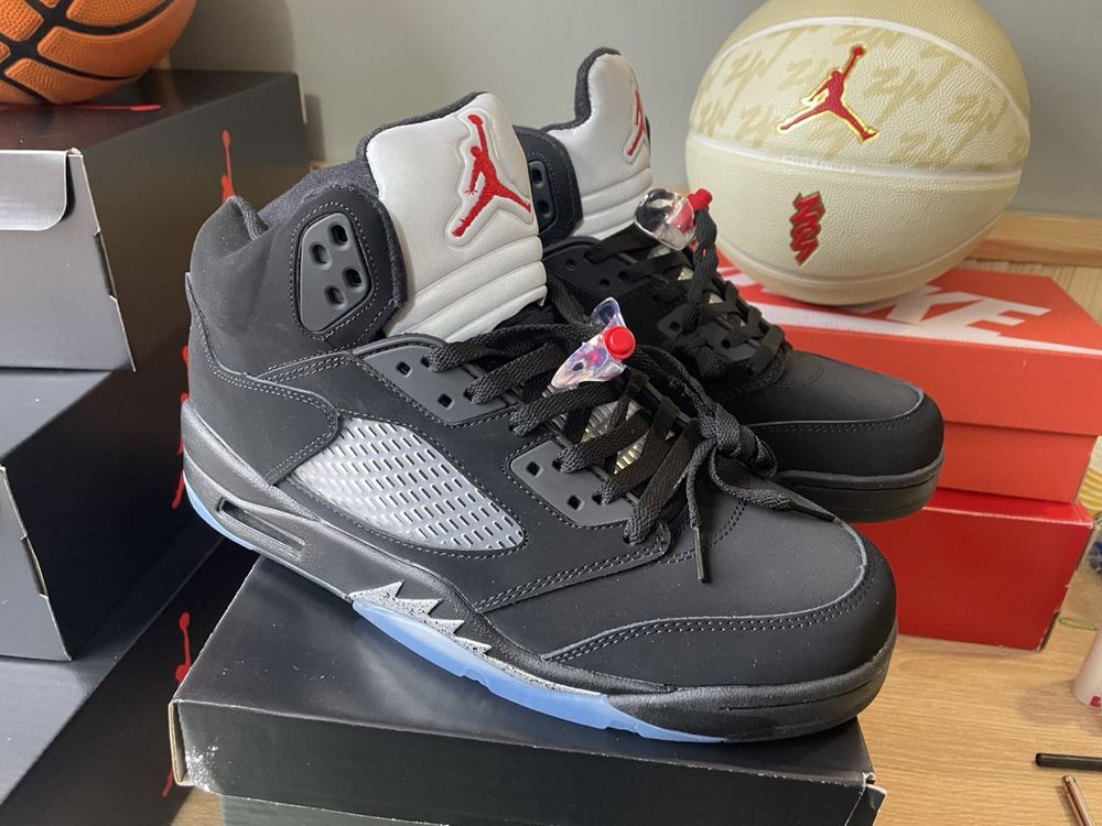 Air Jordan 5 Metallic у наявності 41-45