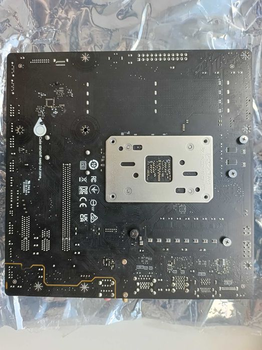 Материнська плата MSI PRO B650M-A WIFI (під відновлення)