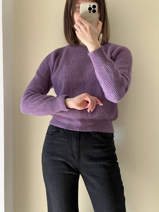 Вовняний короткий ліловий светр