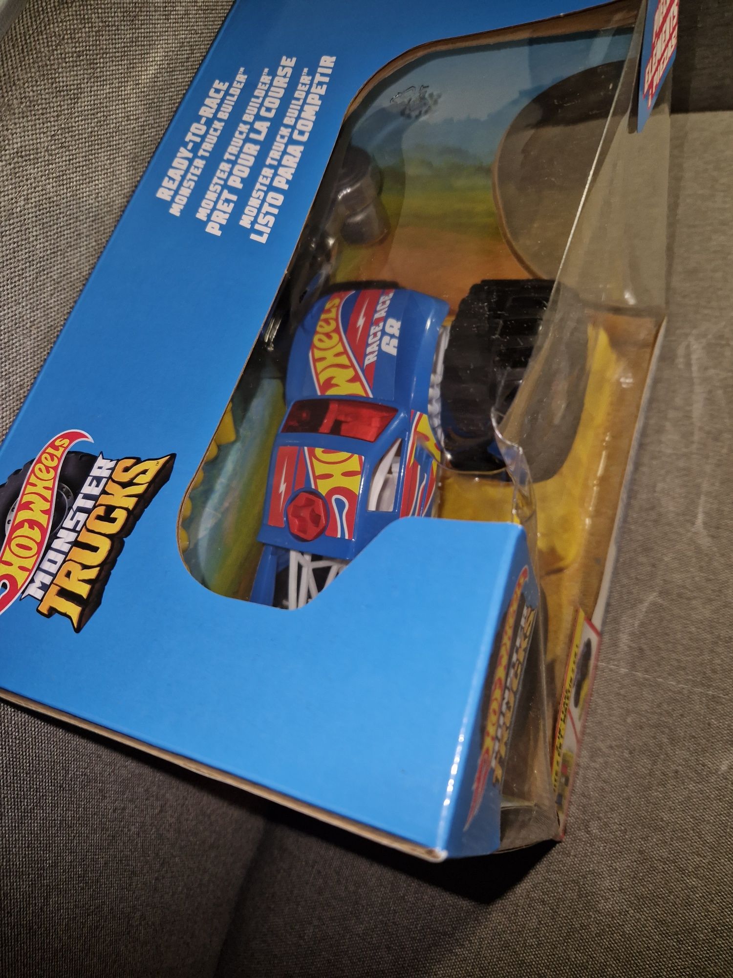 Машина машинка hot wheels monster truck ready to race builder