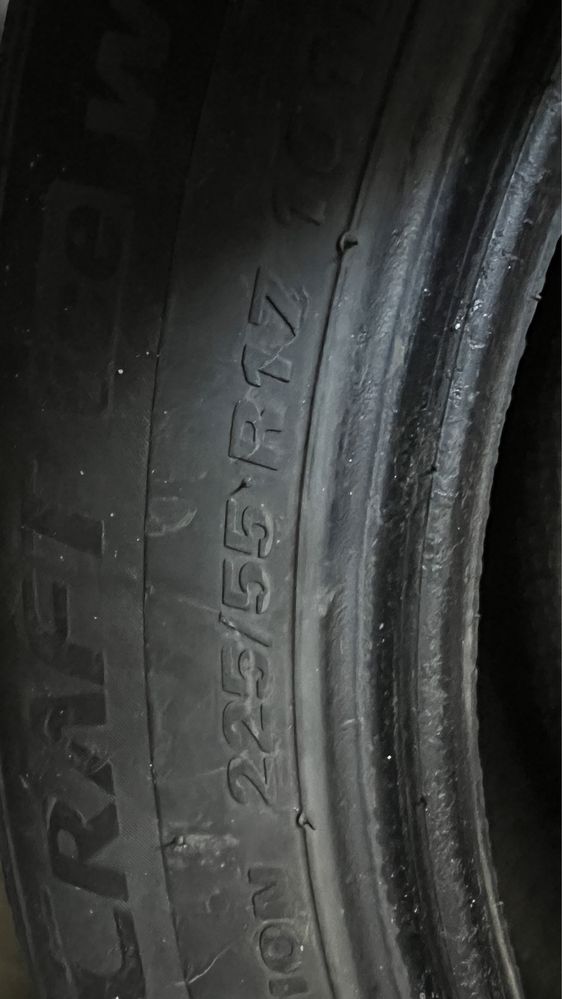 Продам зимову гуму KUMHO 225/55 R17 2021 року