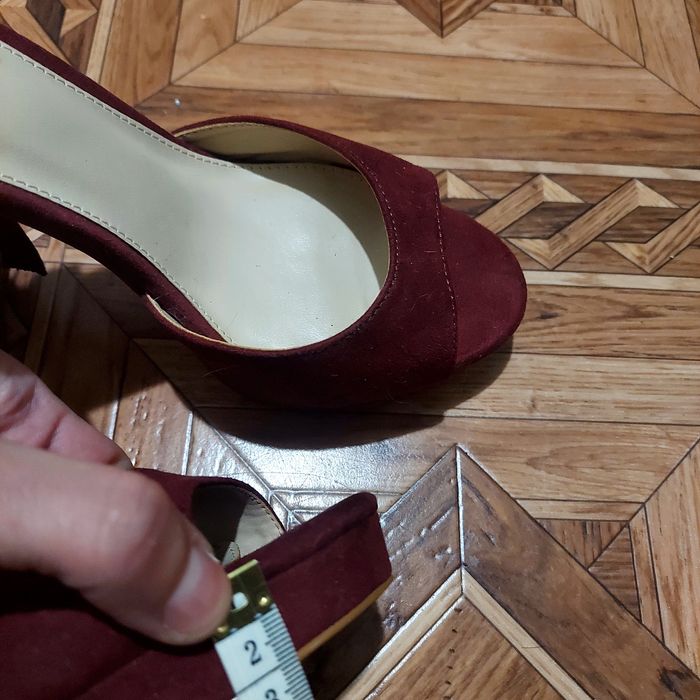 Босоножки новые цвет реальный