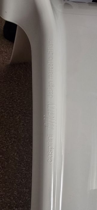 Cadeira italiana em resina tipo Kartell