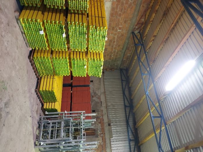 Wynajem - szalunki stropowe - stemple, dźwigary, płyta i akcesoria