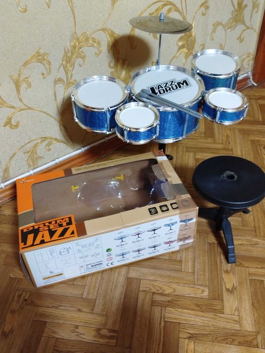 Барабанная установка детская.