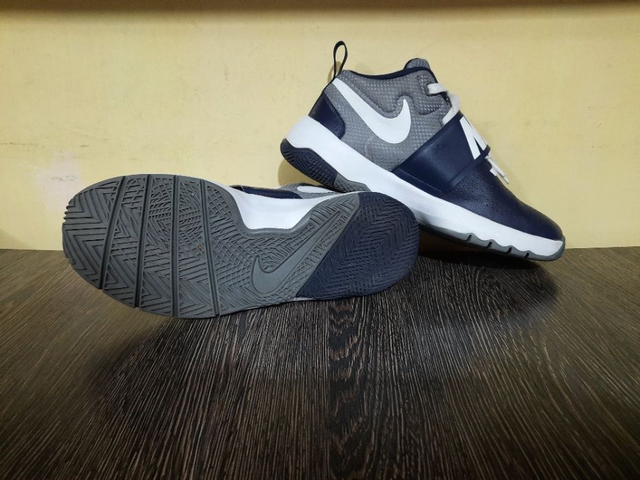 Кроссовки Nike Team Hustle D 8 38,5(24 см)