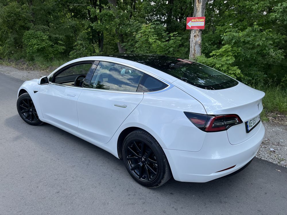 Tesla model 3 standard range plus