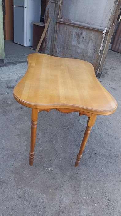 Стіл для вітальні (кухонний)