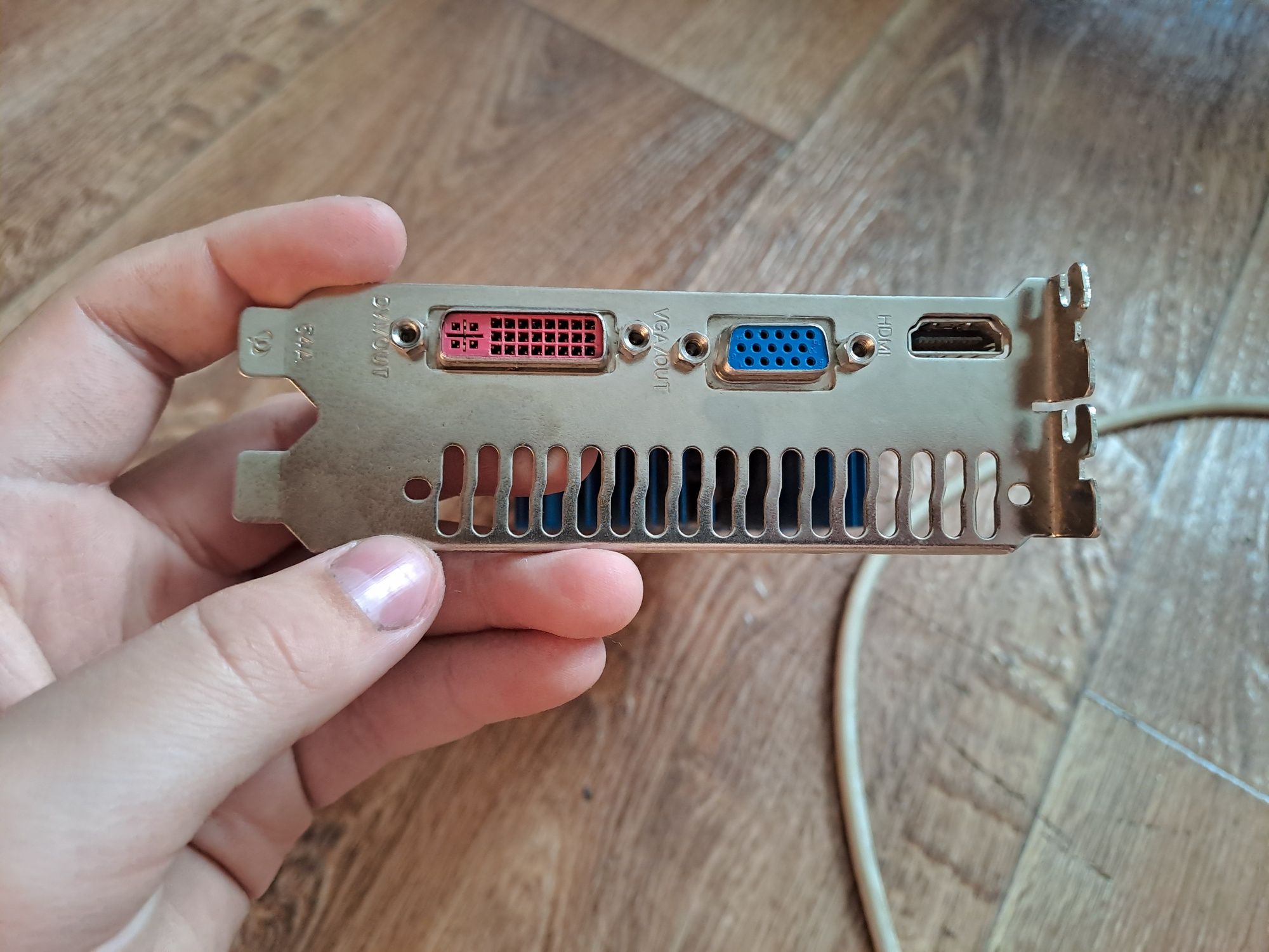 Продам відеокарту Radeon hd3850 (не працює)