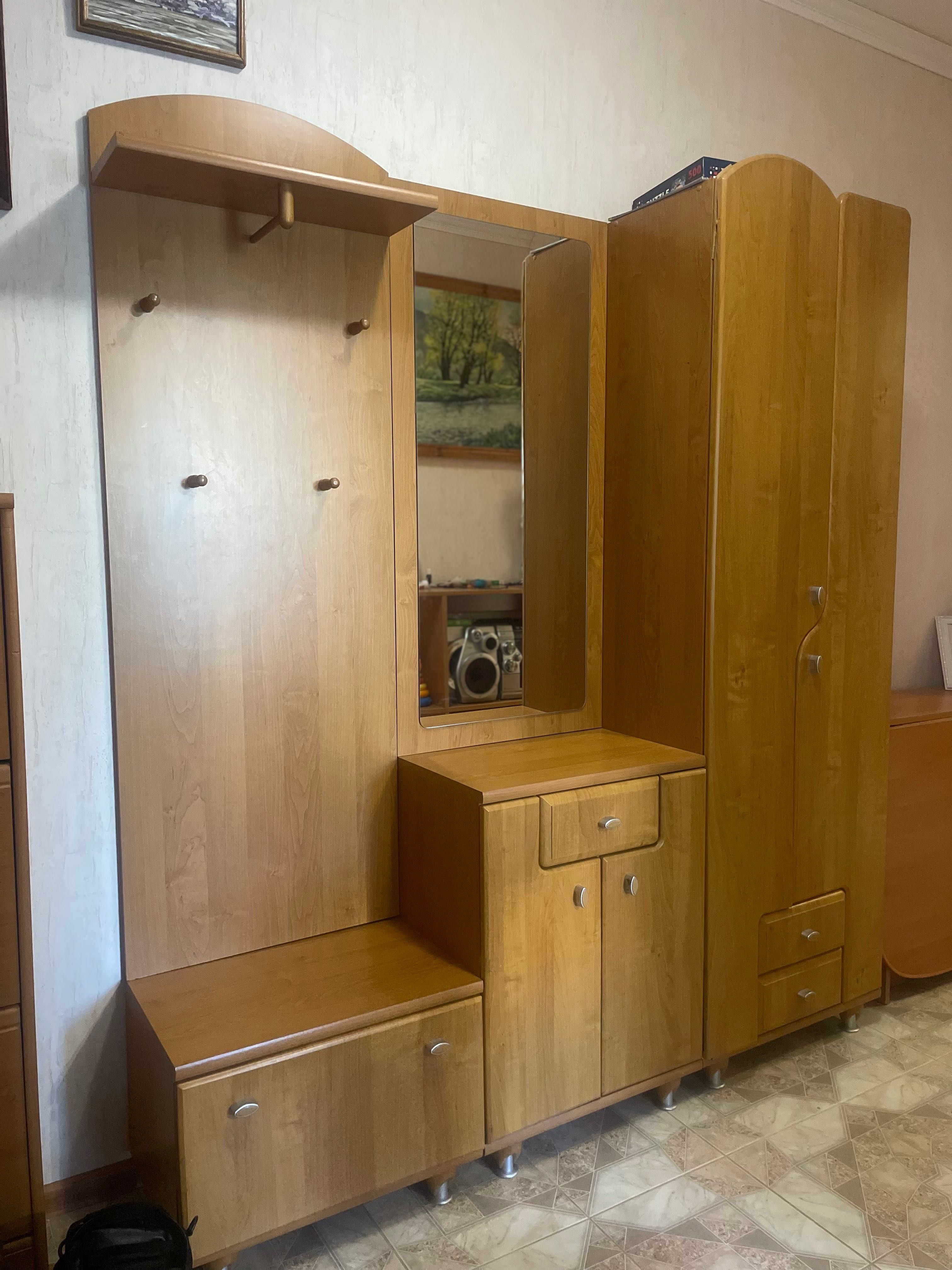 Продам шафу у прихожу