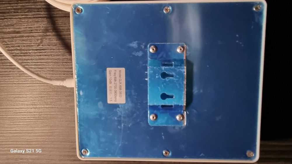 Внутрішня панельна антена,  Розгалужувач сигналу