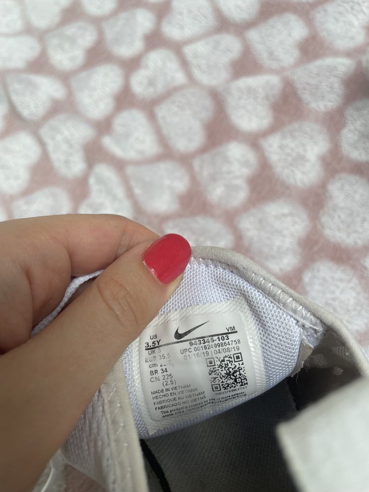Buty marki Nike Air 270 w rozmiarze 35,5. Poduszki są zżółknięte, buty
