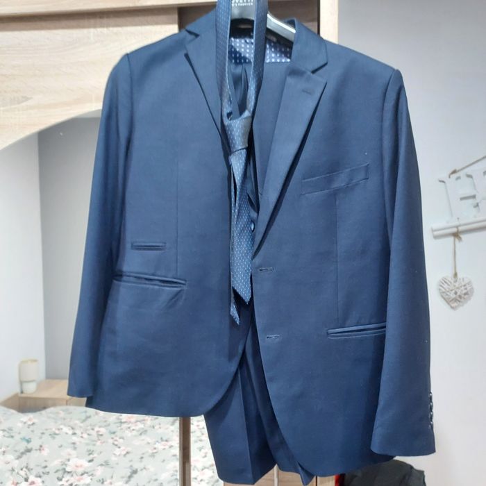 Sprzedam Piekny Garnitur