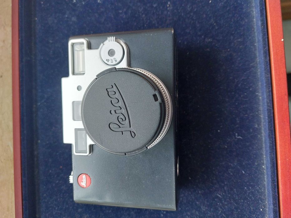 Aparat fotograficzny Leica Digilux 1 z 2002 roku