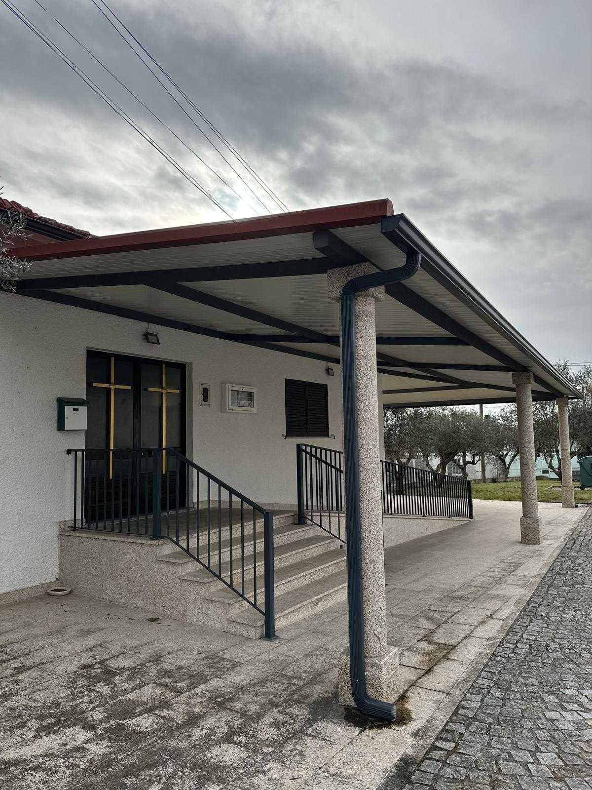 Caleiras, Telhados, Soldador e Serralheiro.