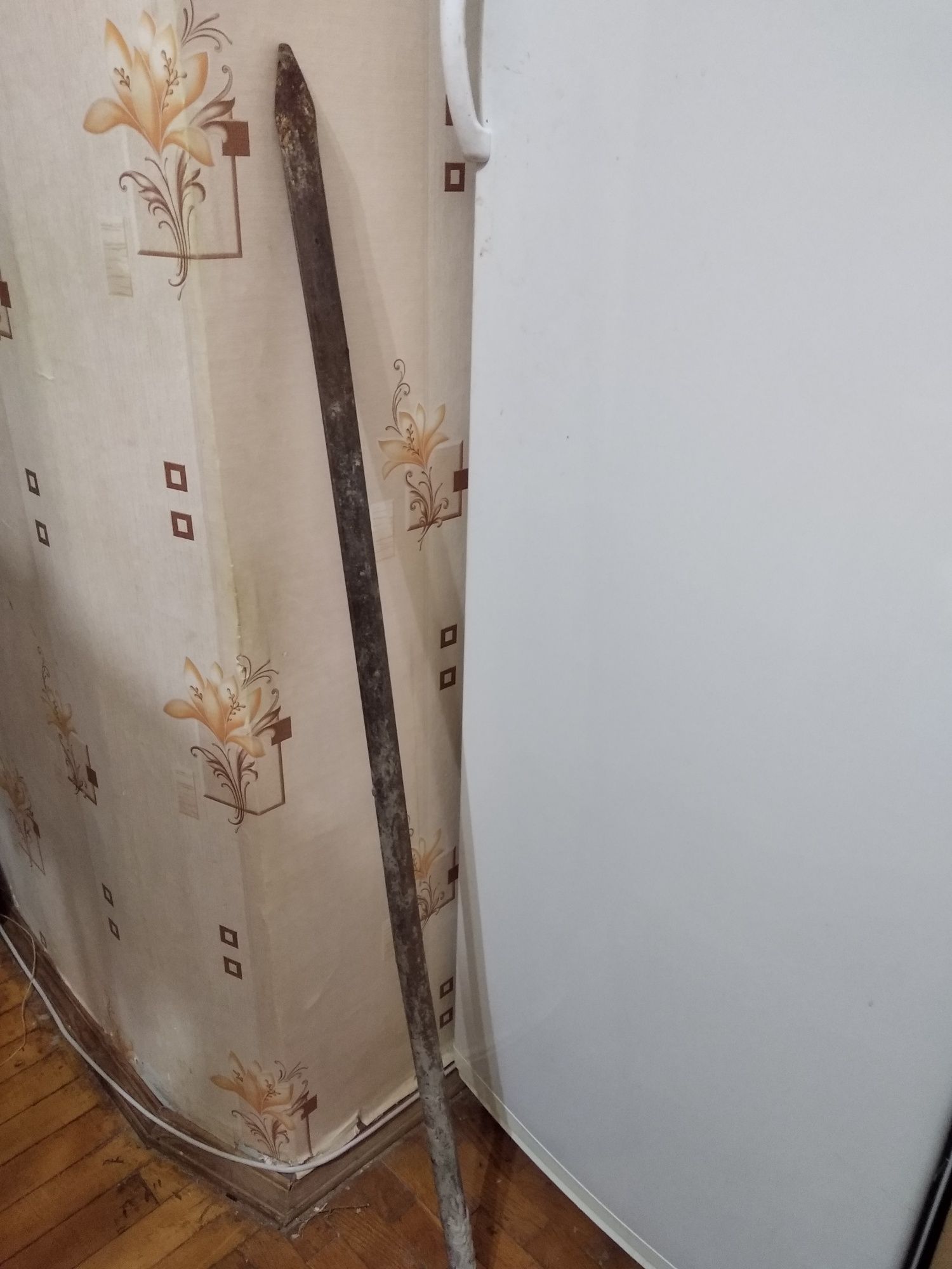 Лом для демонтажных работ