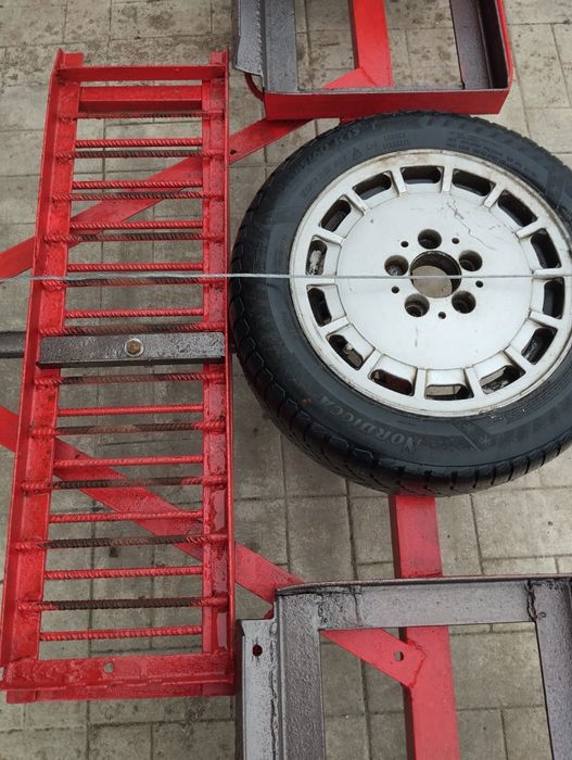 Підкат-евакуатор одновісьний.