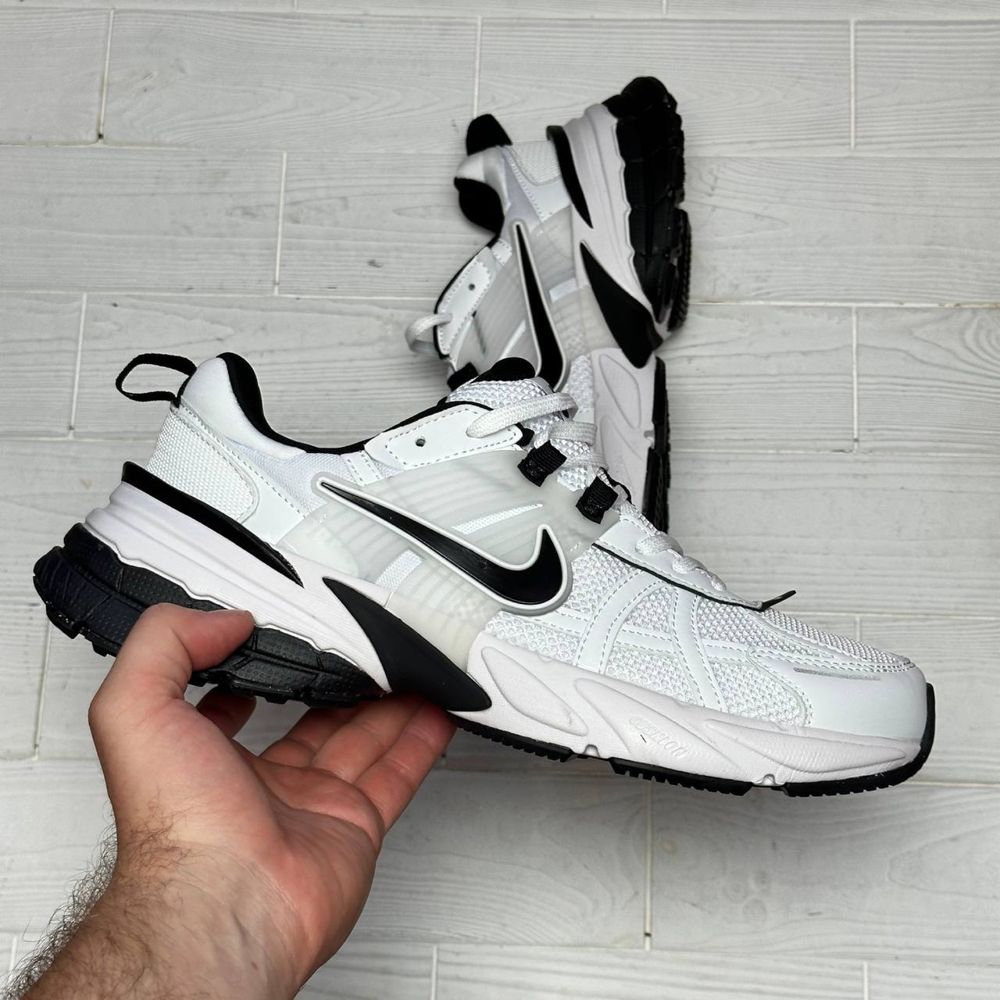 Чоловічі кросівки nike v2k run