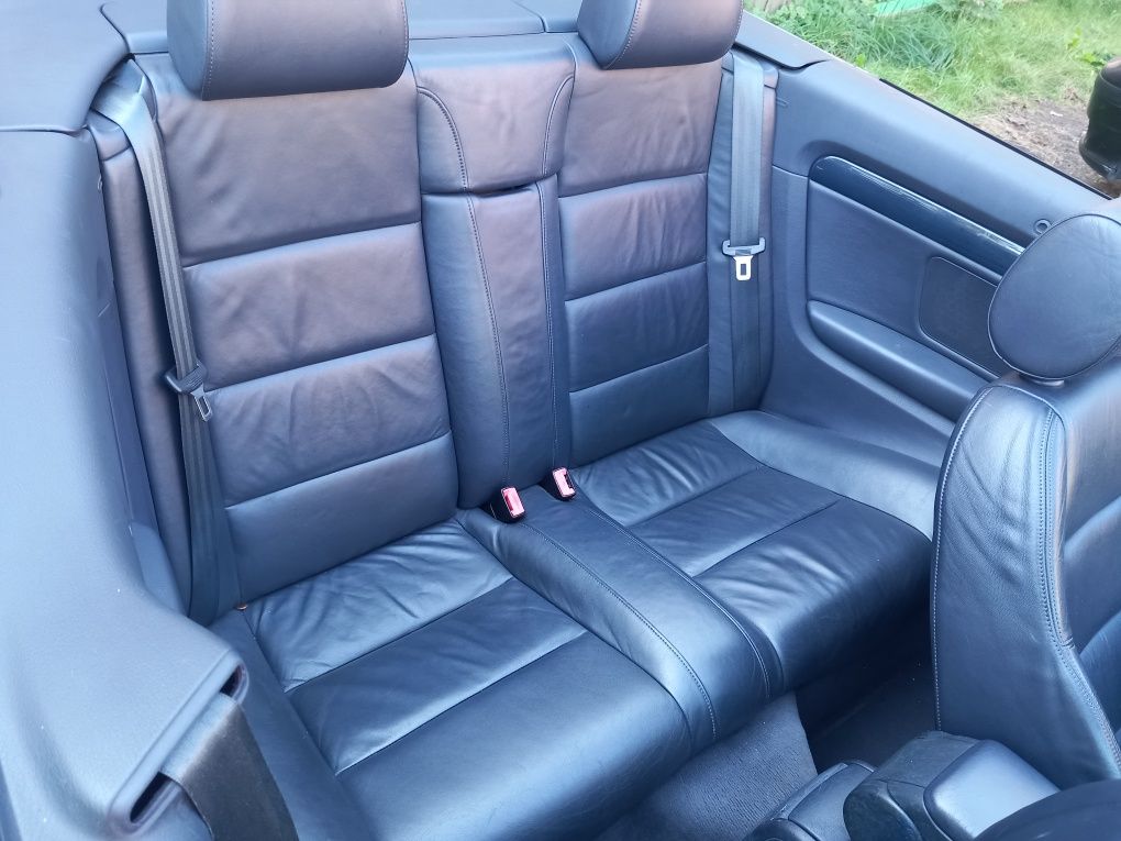 AUDI  CABRIO  2.4 v6 170ps manual skóry klimatronik Alu 19  Rotor