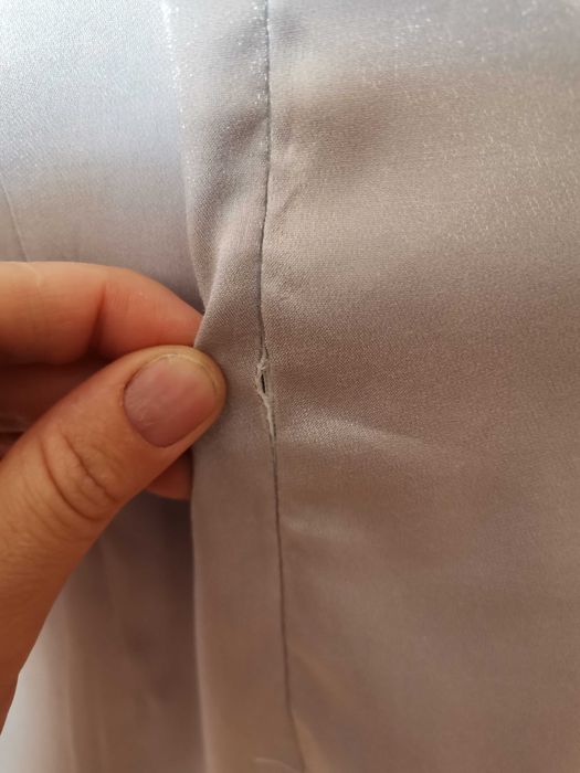 Srebrna suknia do poprawek krawieckich