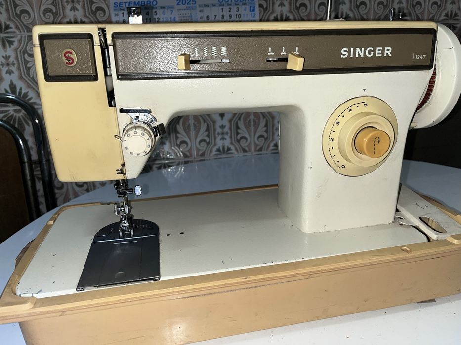 Máquina de Costura Singer 1247