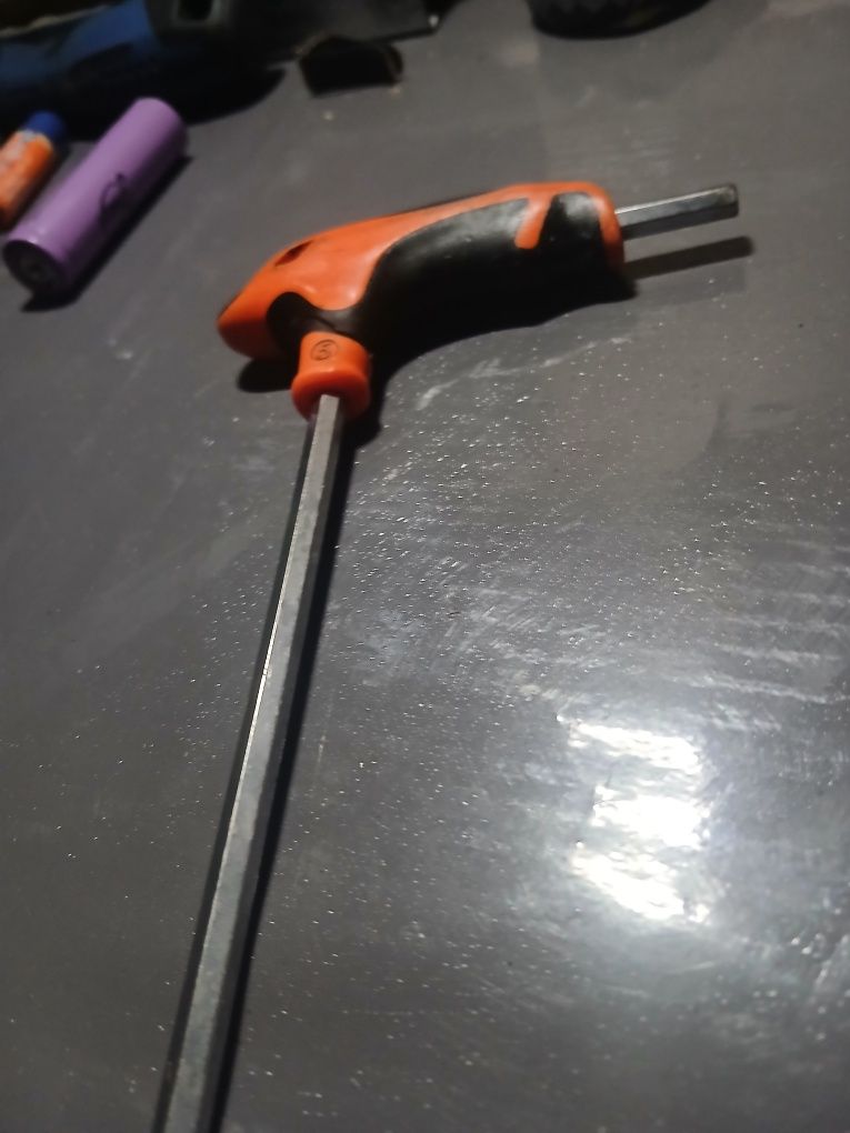T-klucz imbusowy 5 mm z ergonomiczną rączką